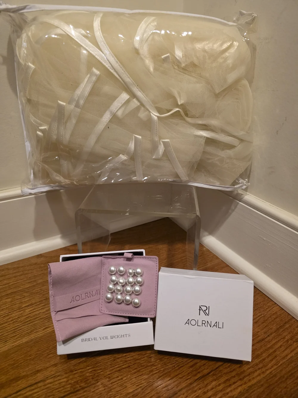Elegant 2 Tier Catheral Long Veil in EUC, including nib bridal vail weights 32ct